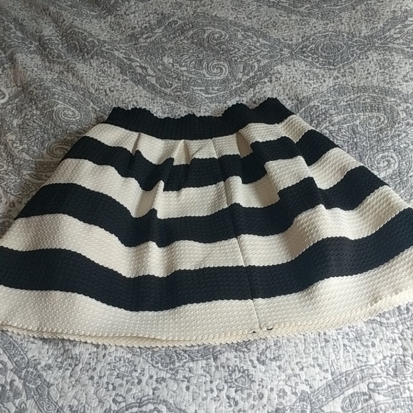 SOLD Black and White contrast stripe skirt - Picture 3 of 3